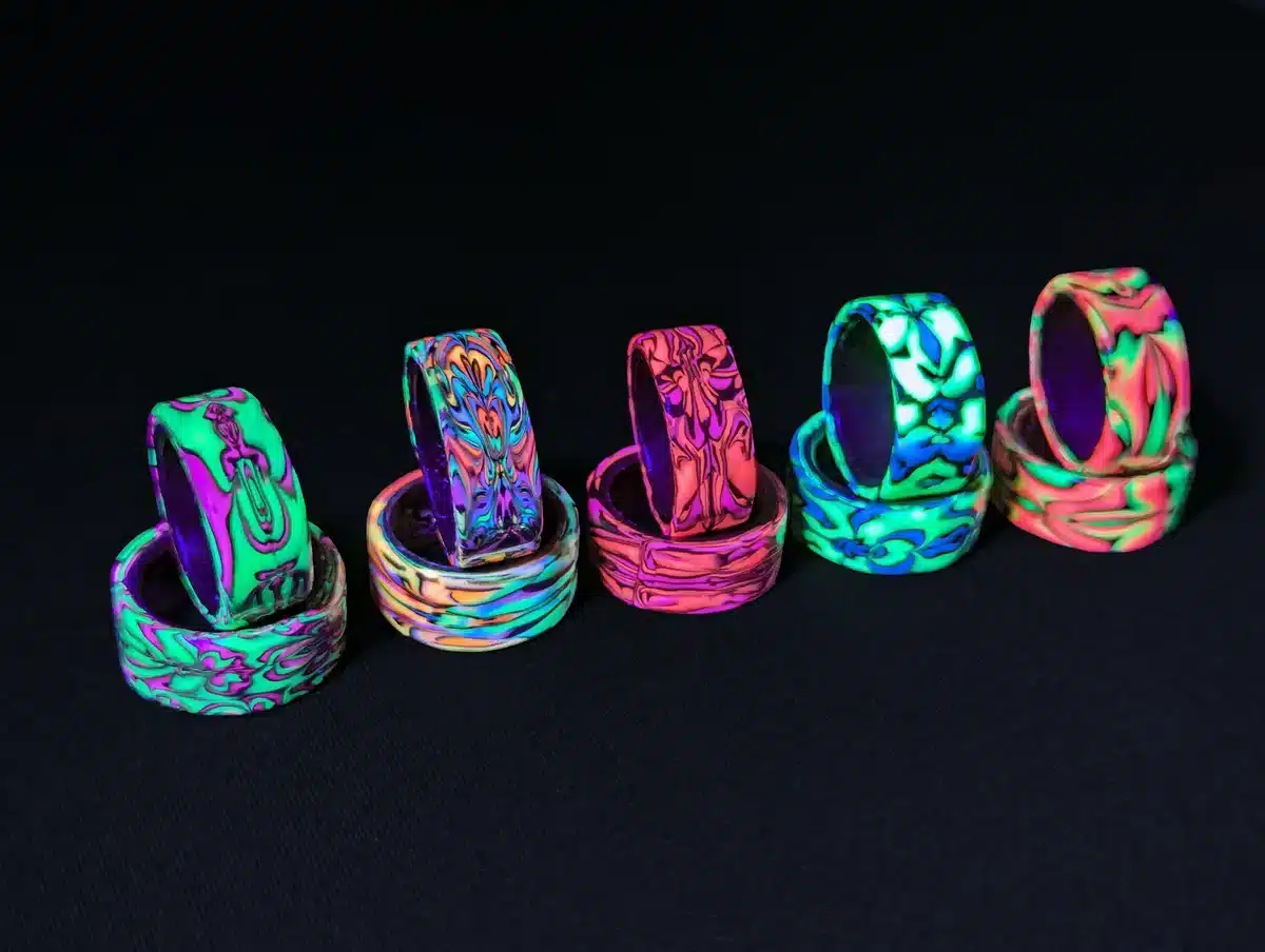 uv band ring line up line up fluorescent wide shot